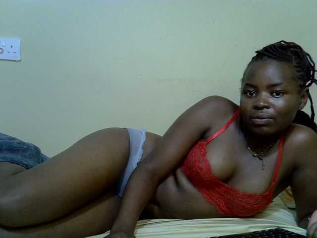 curvy-corazon live cam on BongaCams