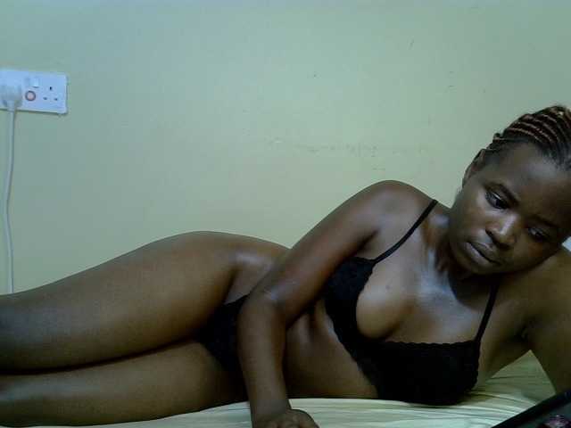 curvy-corazon live cam on BongaCams