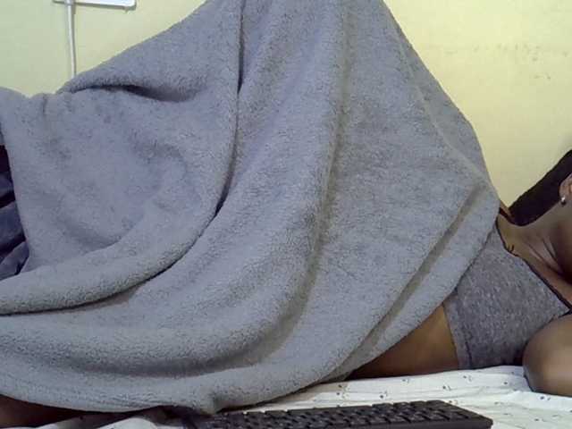 curvy-corazon live cam on BongaCams