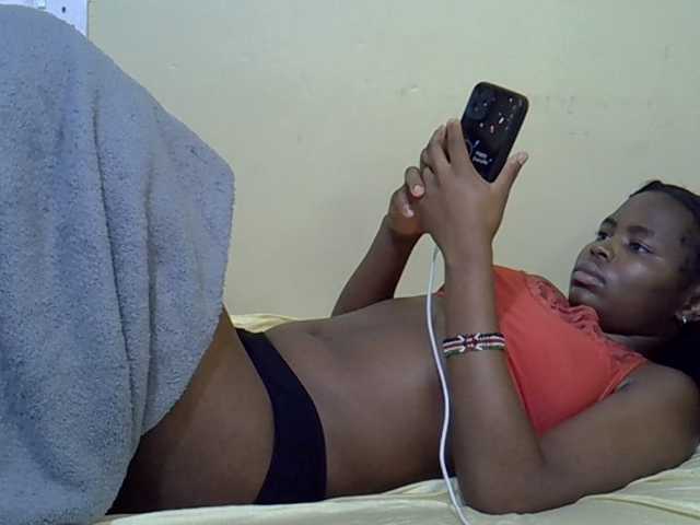 curvy-corazon live cam on BongaCams