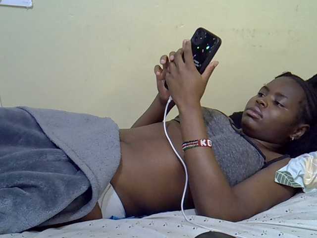 curvy-corazon live cam on BongaCams
