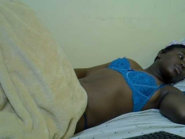 curvy-corazon live cam on BongaCams