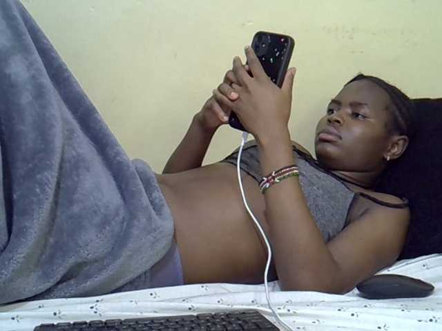 curvy-corazon live cam on BongaCams