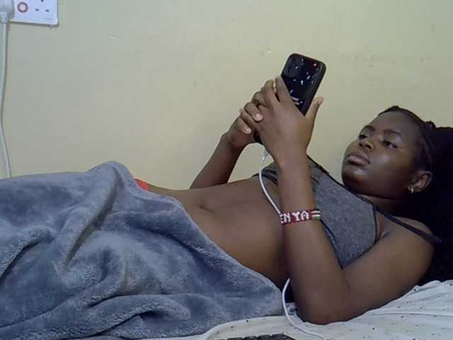 curvy-corazon live cam on BongaCams