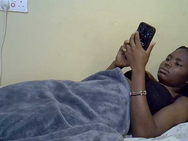 curvy-corazon, live now on BongaCams