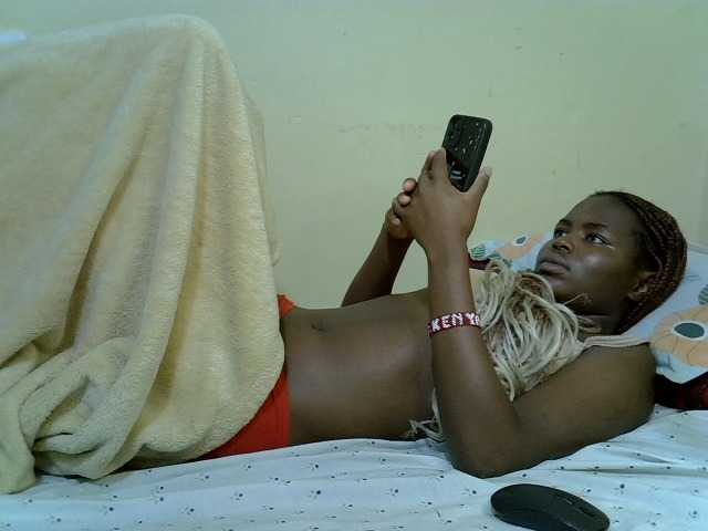 curvy-corazon live cam on BongaCams