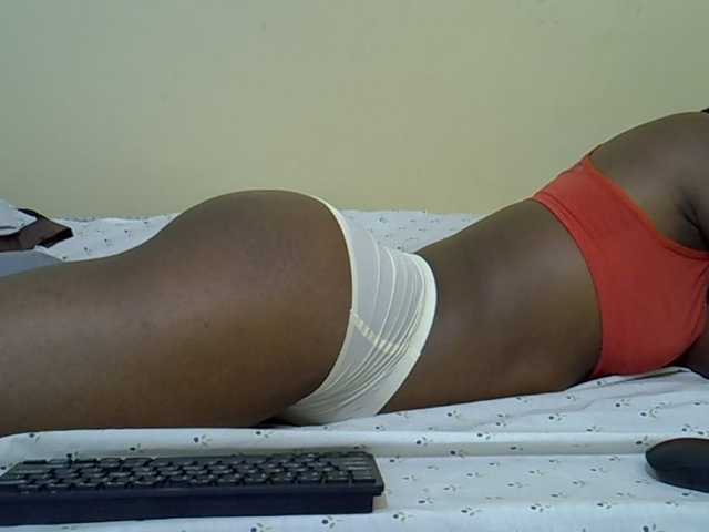 curvy-corazon live cam on BongaCams