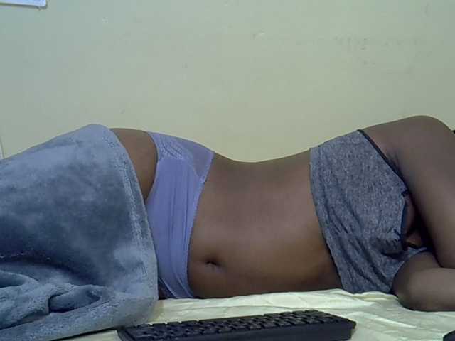 curvy-corazon live cam on BongaCams