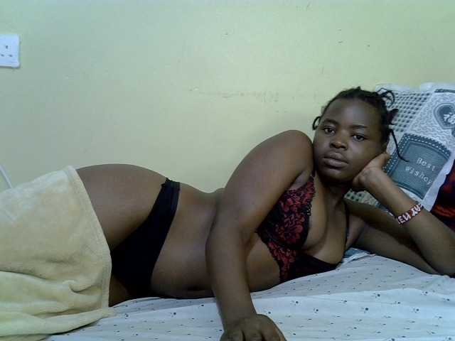 curvy-corazon live cam on BongaCams