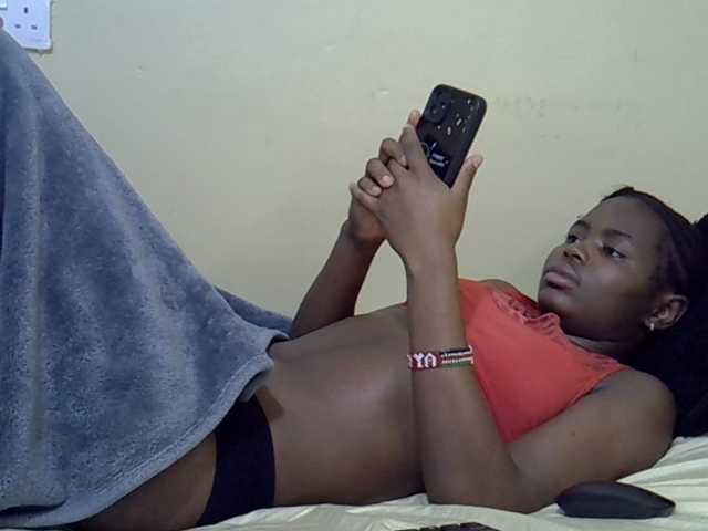 curvy-corazon live cam on BongaCams