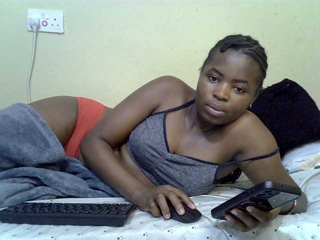 curvy-corazon live cam on BongaCams