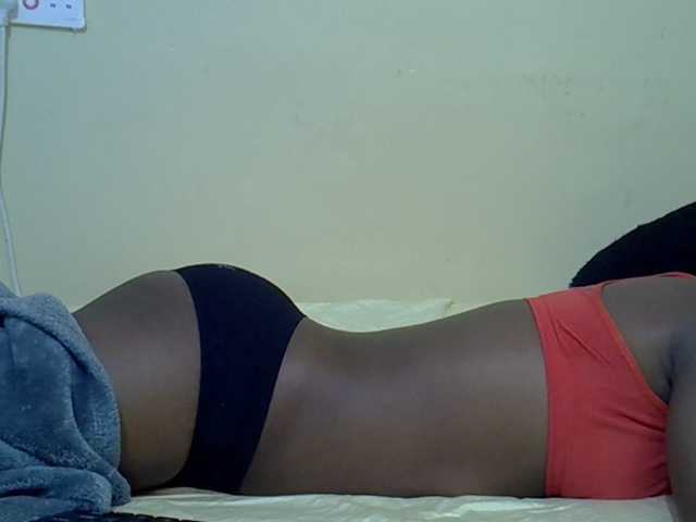 curvy-corazon live cam on BongaCams