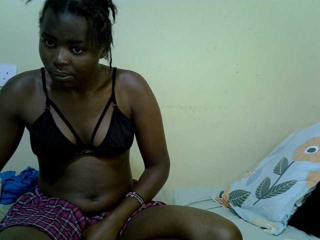 curvy-corazon live cam on BongaCams