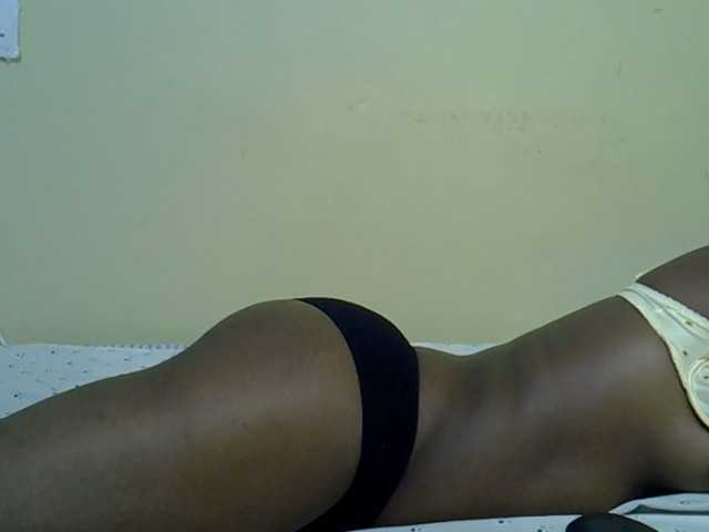 curvy-corazon live cam on BongaCams