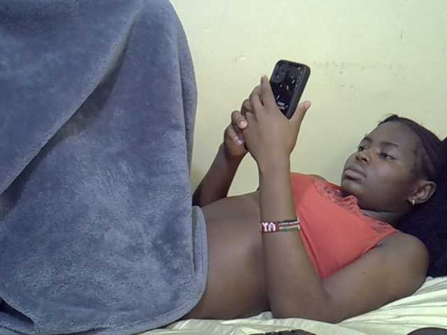 curvy-corazon live cam on BongaCams