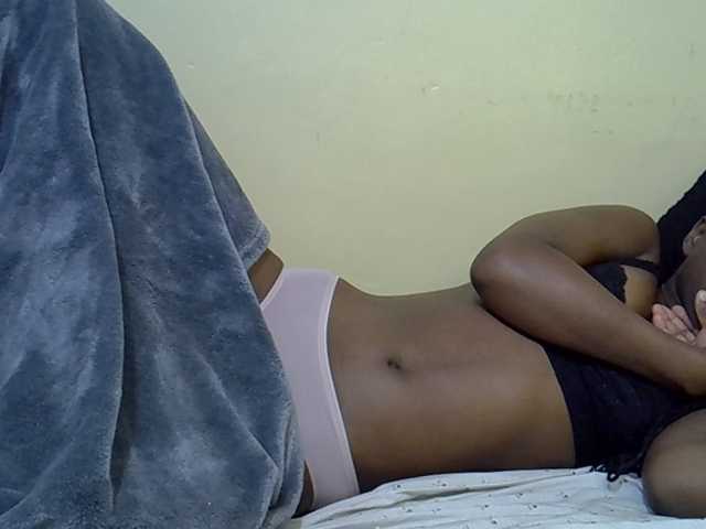 curvy-corazon, live now on BongaCams