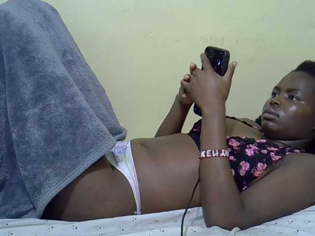 curvy-corazon live cam on BongaCams