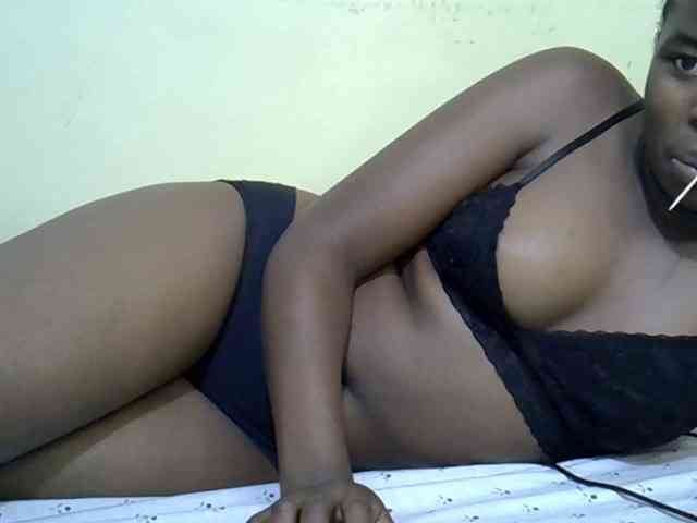 Model: curvy-corazon