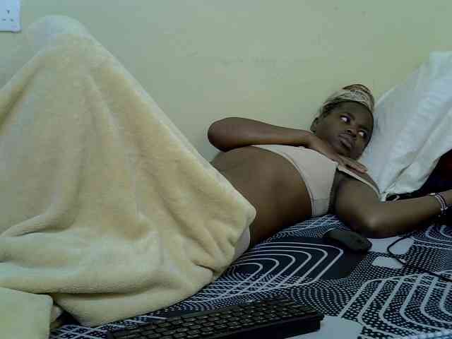 Model: curvy-corazon