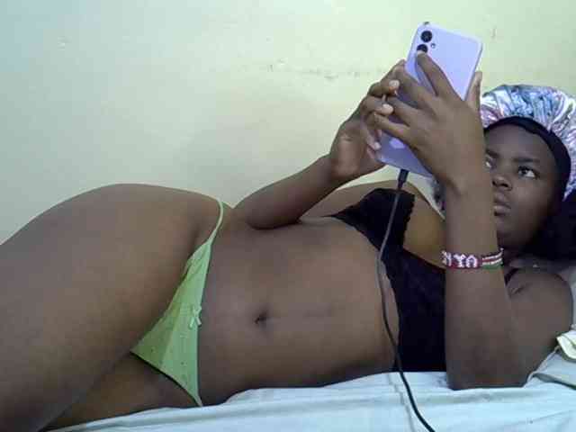 curvy-corazon webcam