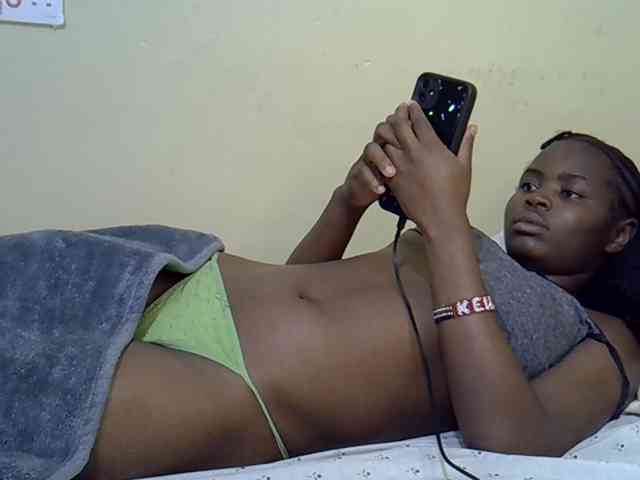 Model: curvy-corazon