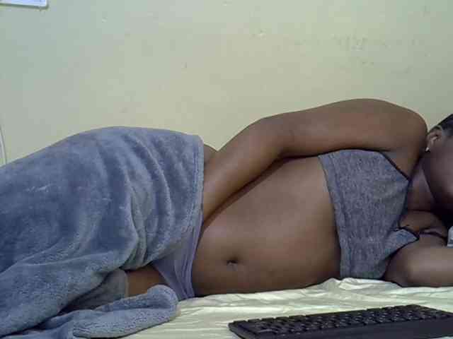 Model: curvy-corazon