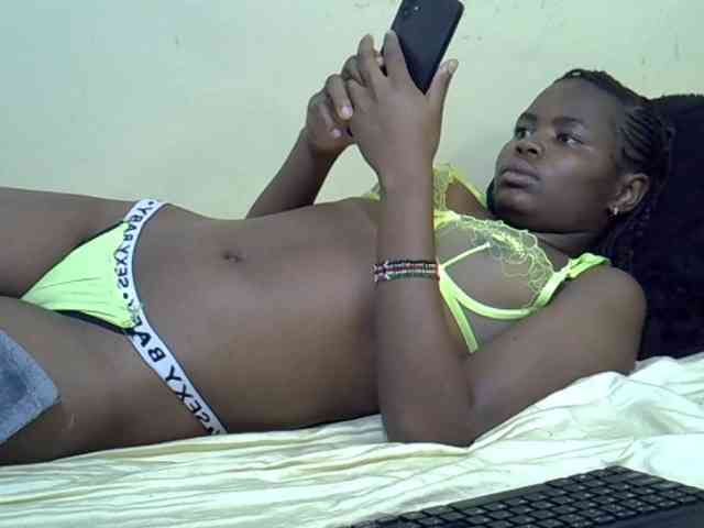 curvy-corazon webcam
