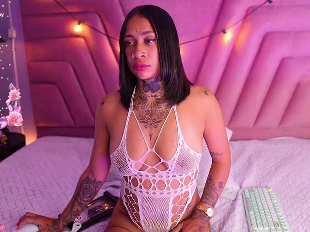 hollyvega live cam on BongaCams