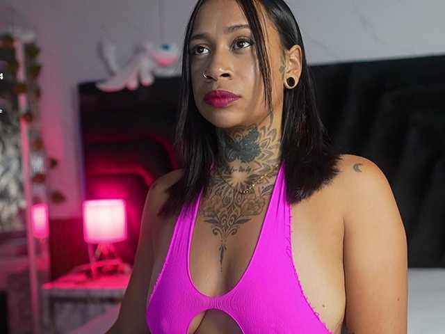 hollyvega live cam on BongaCams