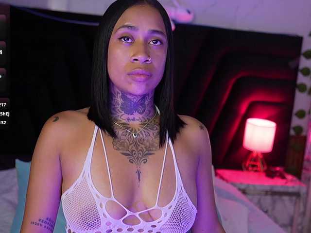 hollyvega live cam on BongaCams