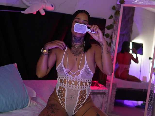 hollyvega
