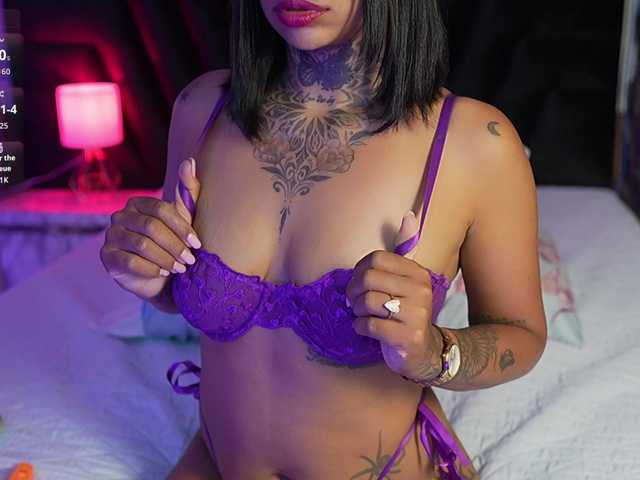 hollyvega live cam on BongaCams