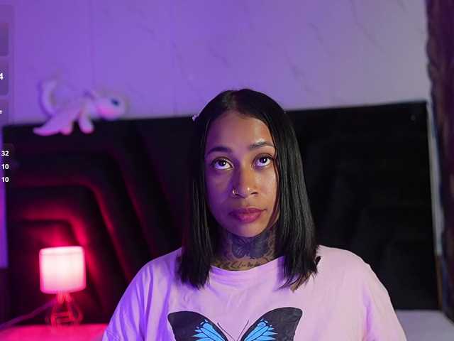 hollyvega live cam on BongaCams