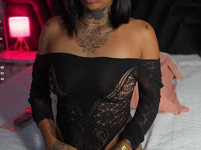 hollyvega live cam