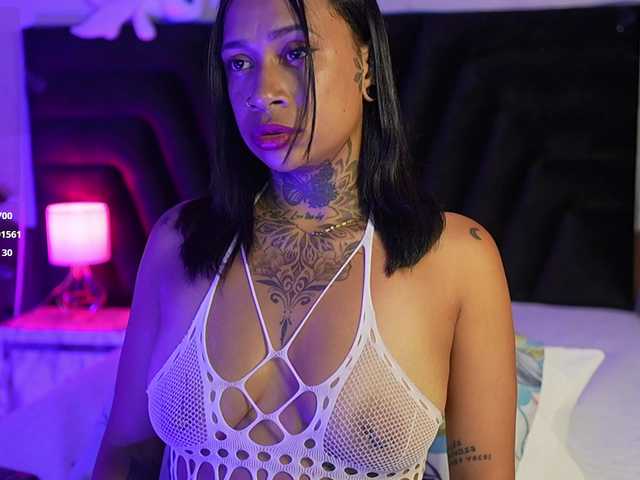 hollyvega live cam on BongaCams