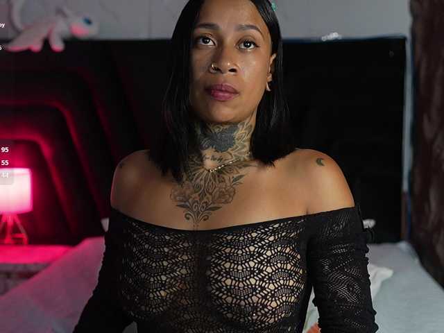 hollyvega live cam