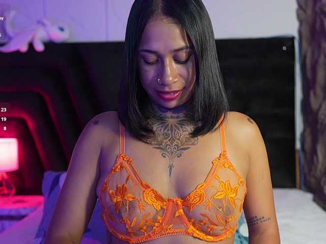 hollyvega live cam on BongaCams