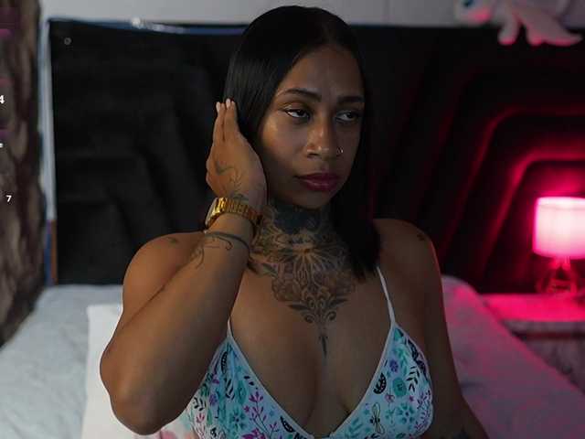 hollyvega live cam on BongaCams