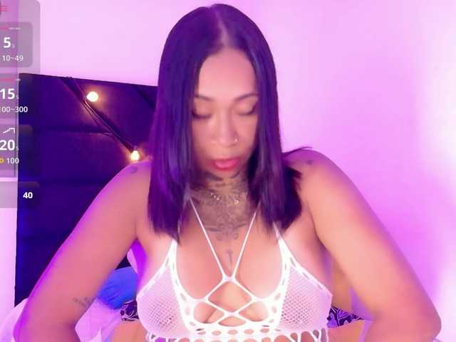 hollyvega live cam on BongaCams