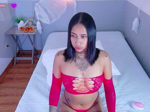 hollyvega live cam on BongaCams