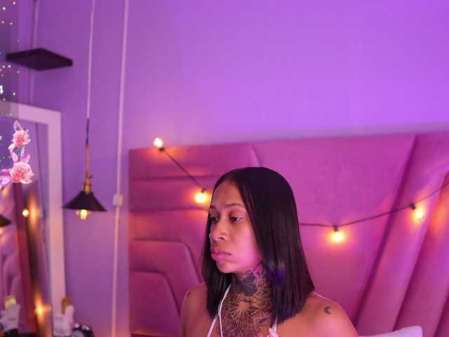 hollyvega live cam on BongaCams