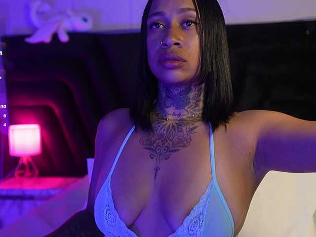 hollyvega live cam on BongaCams