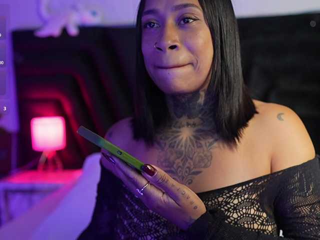 hollyvega live cam