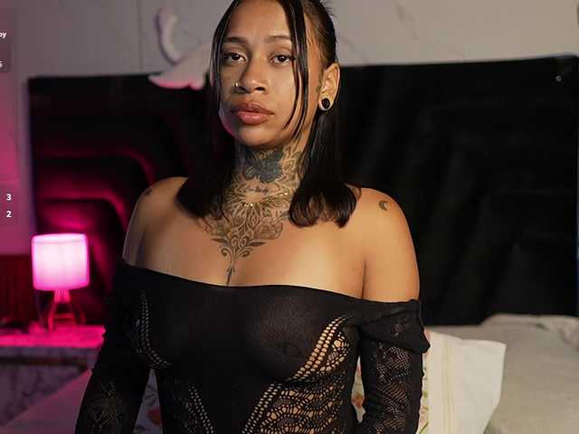 hollyvega live cam on BongaCams