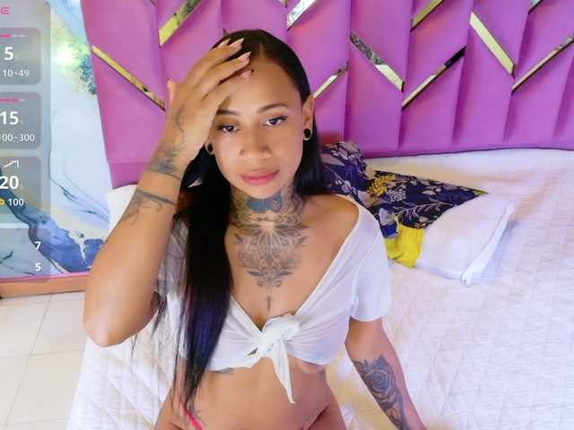 hollyvega live cam on BongaCams
