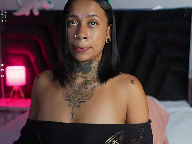 hollyvega live cam