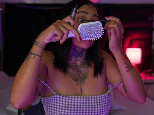 hollyvega