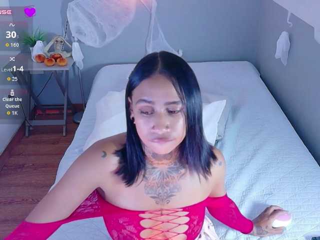 hollyvega live cam on BongaCams