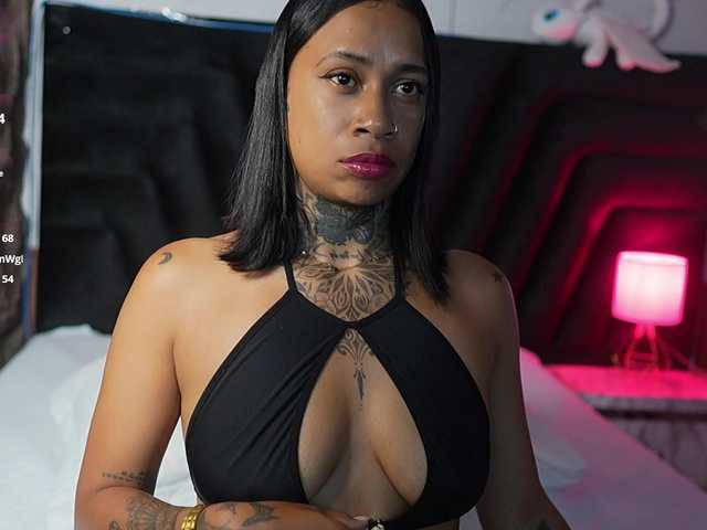hollyvega live cam on BongaCams