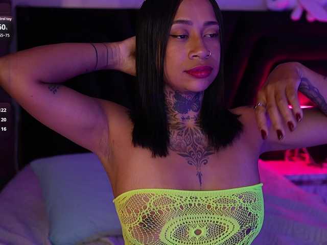 hollyvega live cam on BongaCams